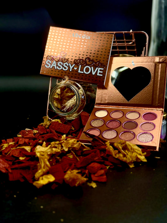 SASSY-LOVE | Paleta de sombras con tonos básicos